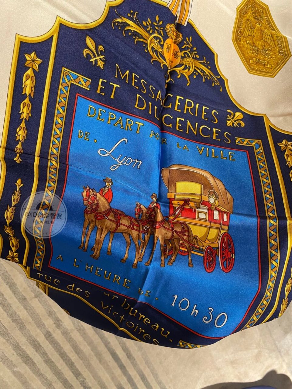 97celine丝巾马车 纪念19世纪法国皇家邮政 一开始就只被颜色吸引