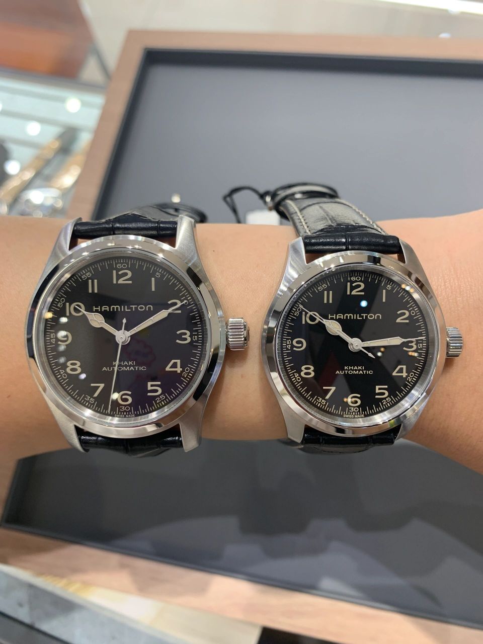 汉米尔顿卡其航空系列墨菲: 在电影《星际穿越》影片中飞行员父亲库珀