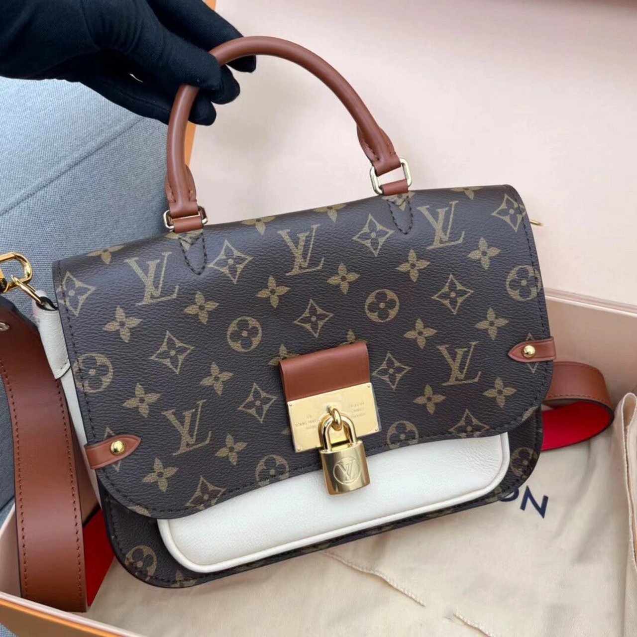 锁头邮差包vaugirard lv lv 秀款的一支vaugirard 可手拎 可侧背 可斜