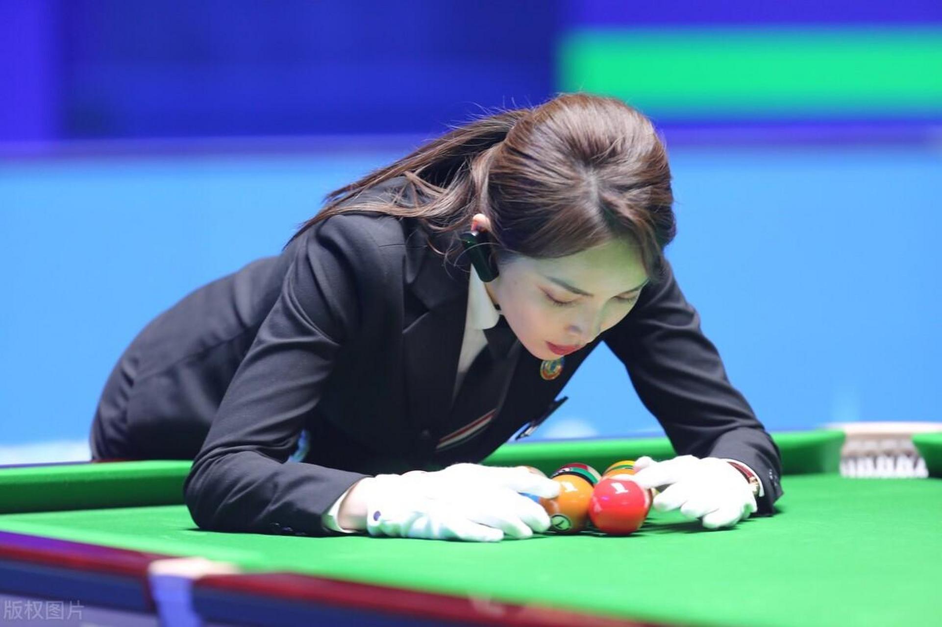 王钟瑶做裁判,风景太好,哪来心思打球?