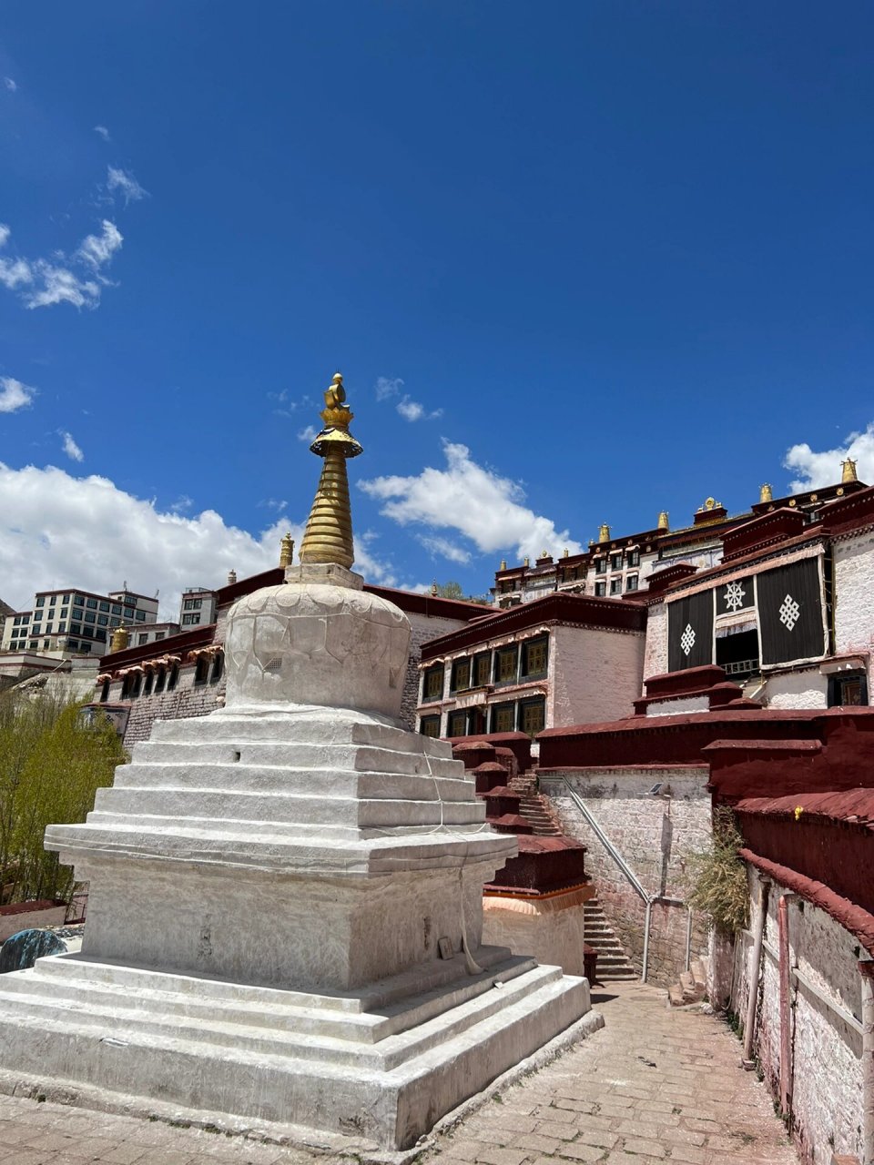拉萨三大寺庙之一甘丹寺 拉萨最美寺庙:甘丹寺 在某一天 我将自己打碎