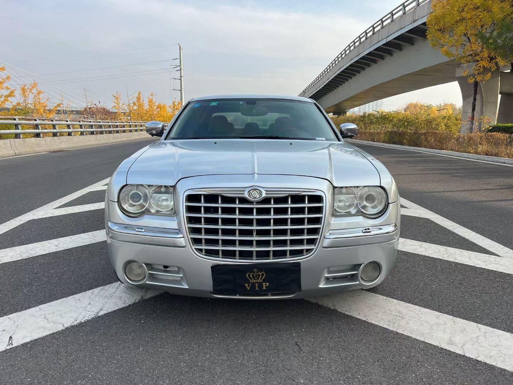 国产捞,喜欢看过来,精品09年6月克莱斯勒300c,自动2.