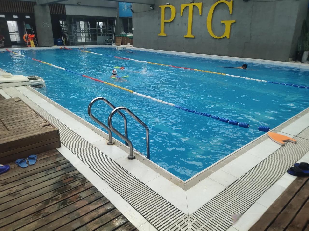 只能说我长期没有高强度的锻炼,突然游泳,感觉体能确实不行