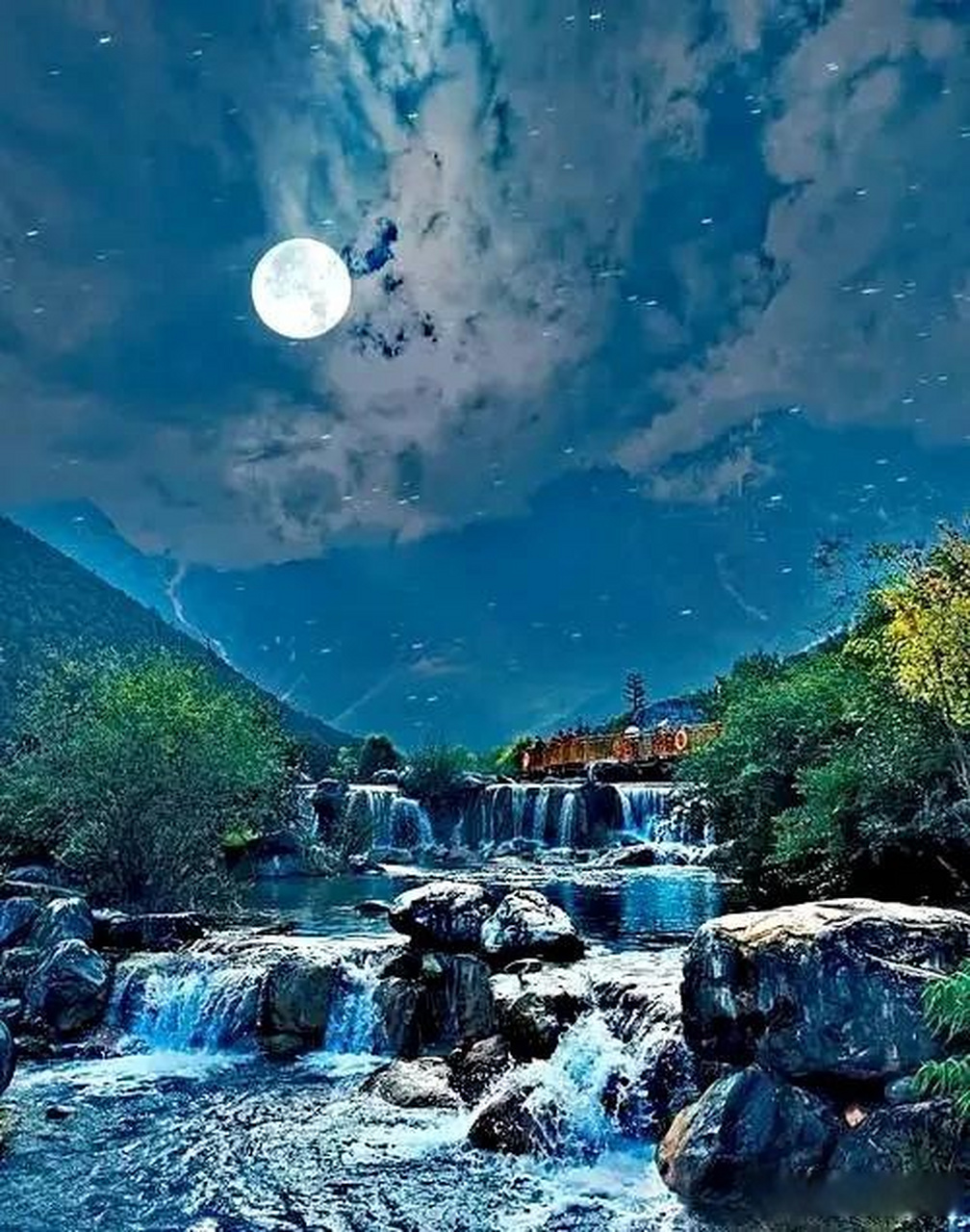 上联:茶香袅袅清心肺;请君对下联  我的下联:明月皎皎照河山.