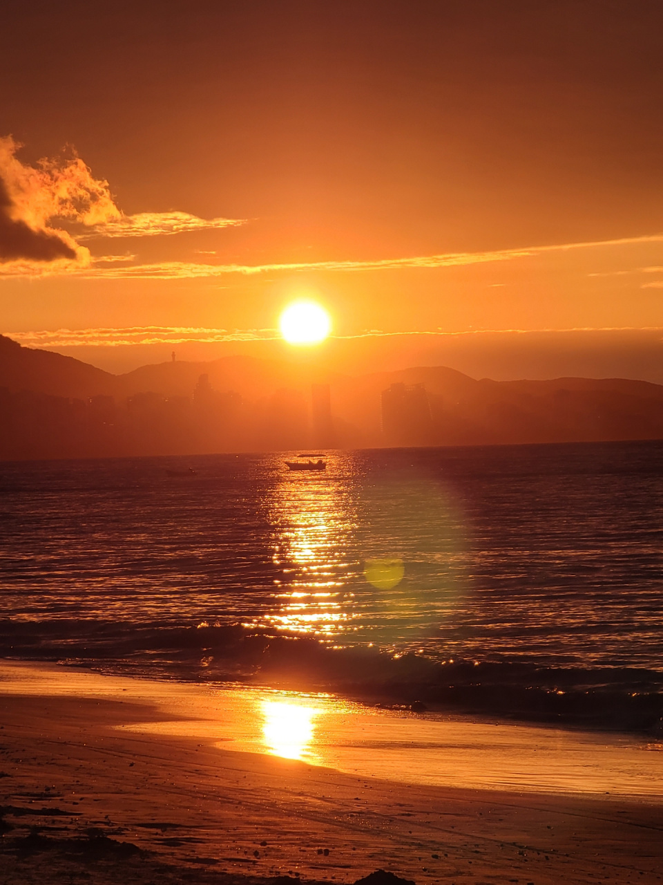 日出原图出 三亚湾真的太美了! 椰梦长廊! 我能坐着看一天
