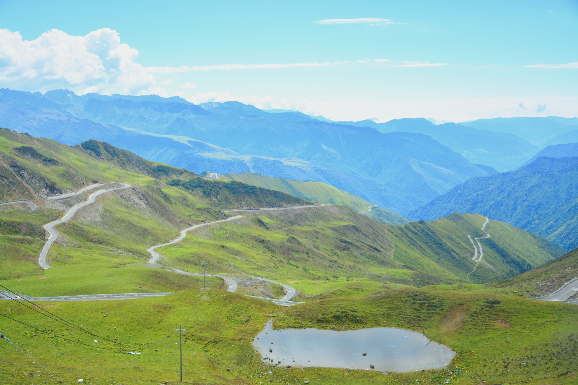 夹金山一日游 | 不要门票的景点 夹金山位于四川省雅安市宝兴县与阿坝