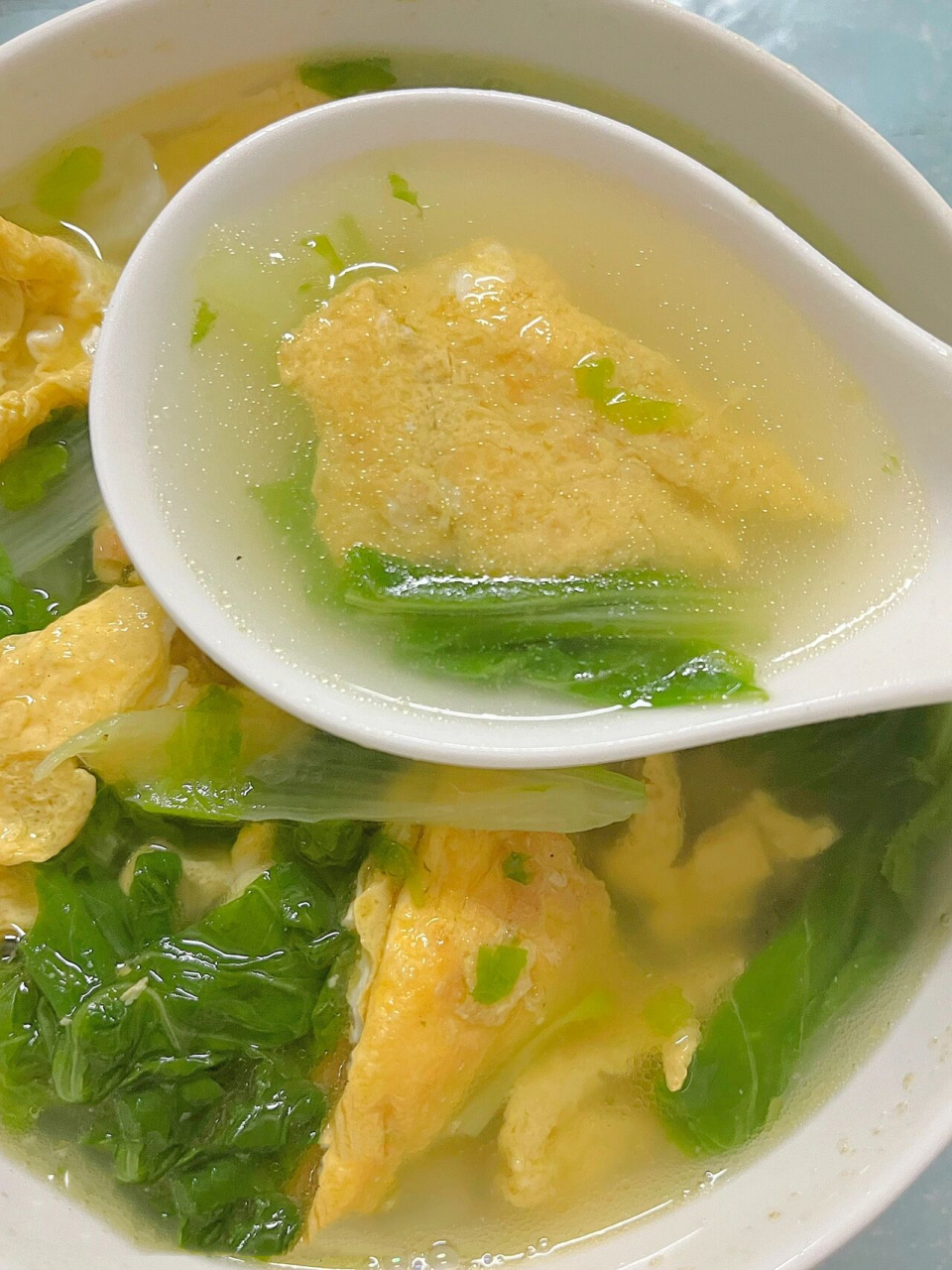 健康又美味 所需食材: 鸡蛋2个 青菜 葱花 姜蒜 制作方法: 11566