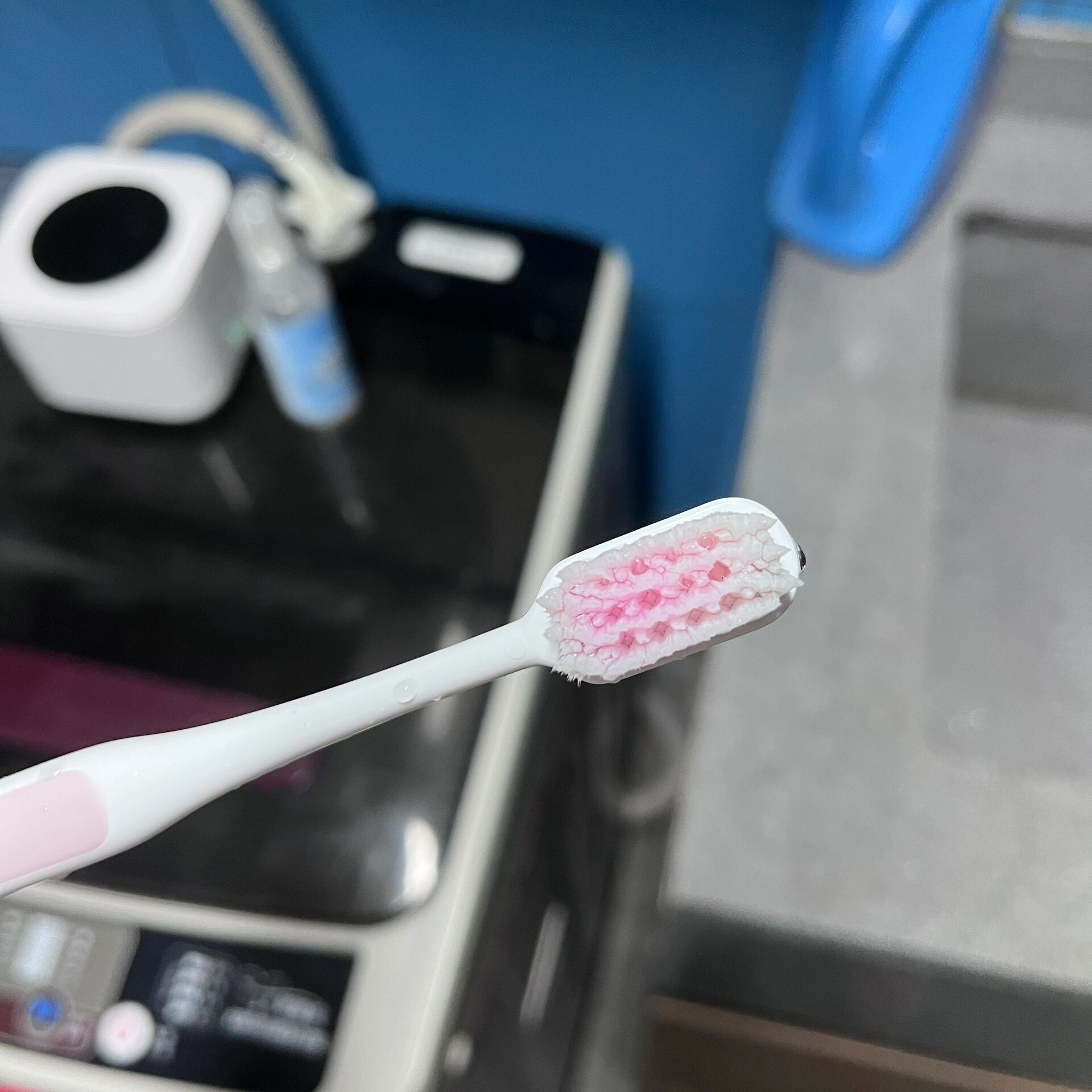 牙刷变红是啥情况