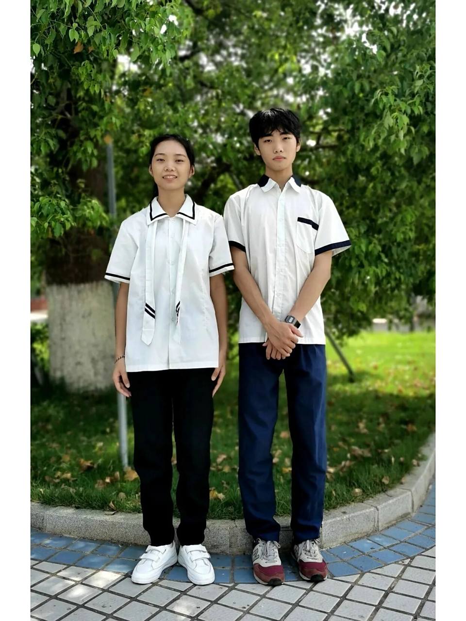 湛实校服 湛江市实验中学的校服,在开学前自己去买哦～(门口就有卖)