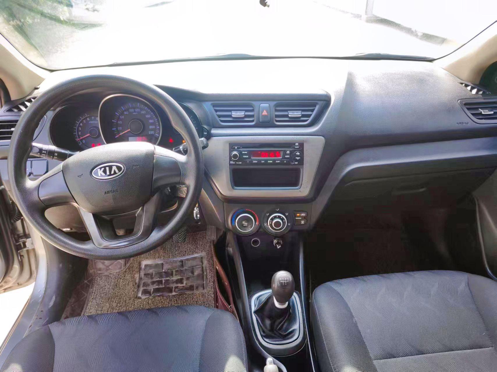 12款起亚k2,1.4手动三箱版,一手车,不到10万公里,车况精品,质优价廉