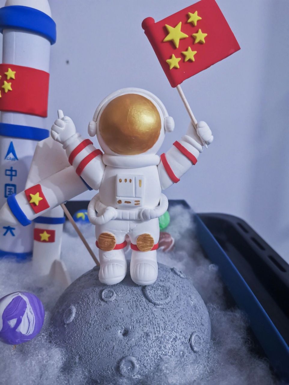 亲子手工|太空主题|月球|宇航员 小朋友学校布置的作业太空主题.