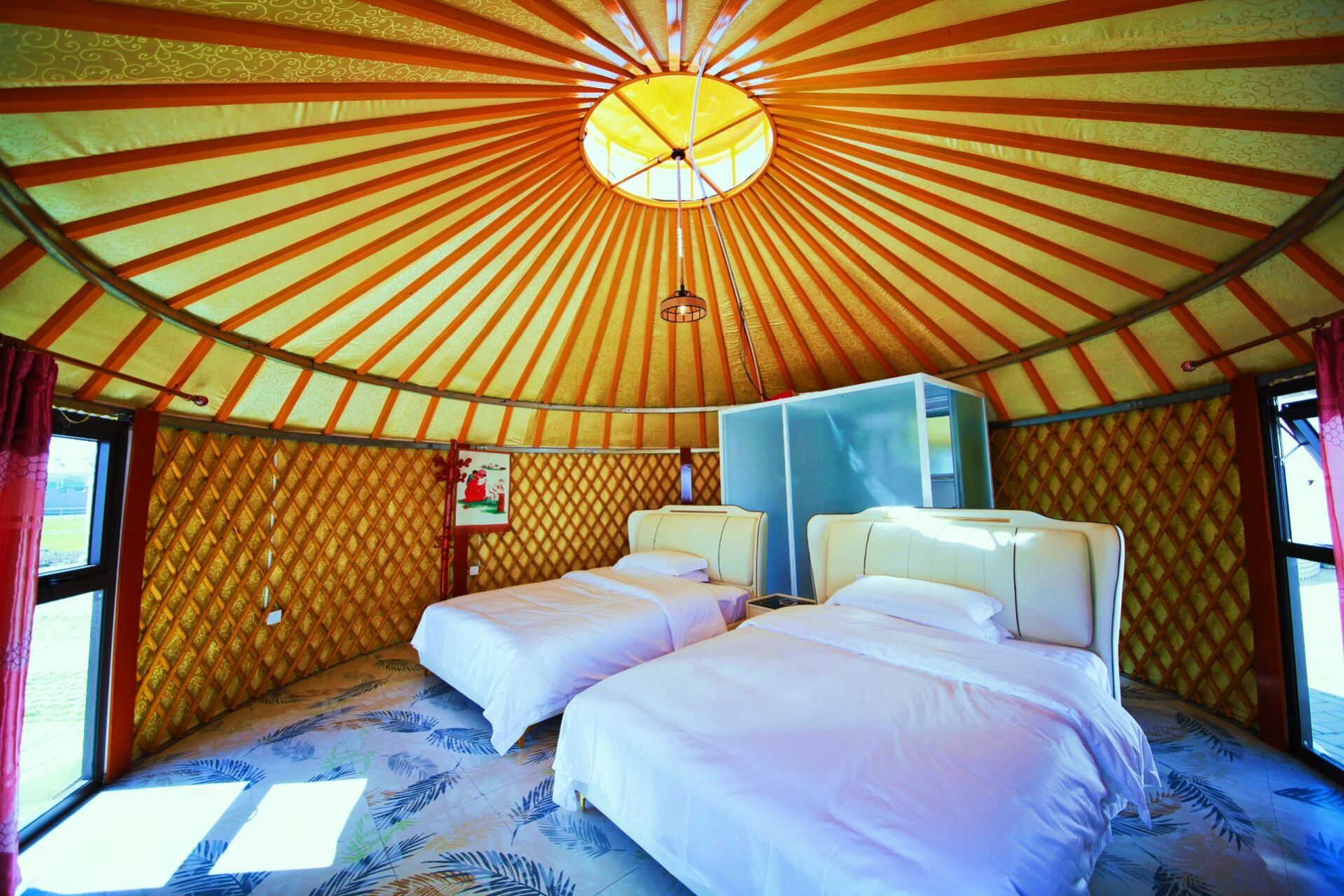 给你推荐住一晚草原五星蒙古包 才880一晚需要的找我