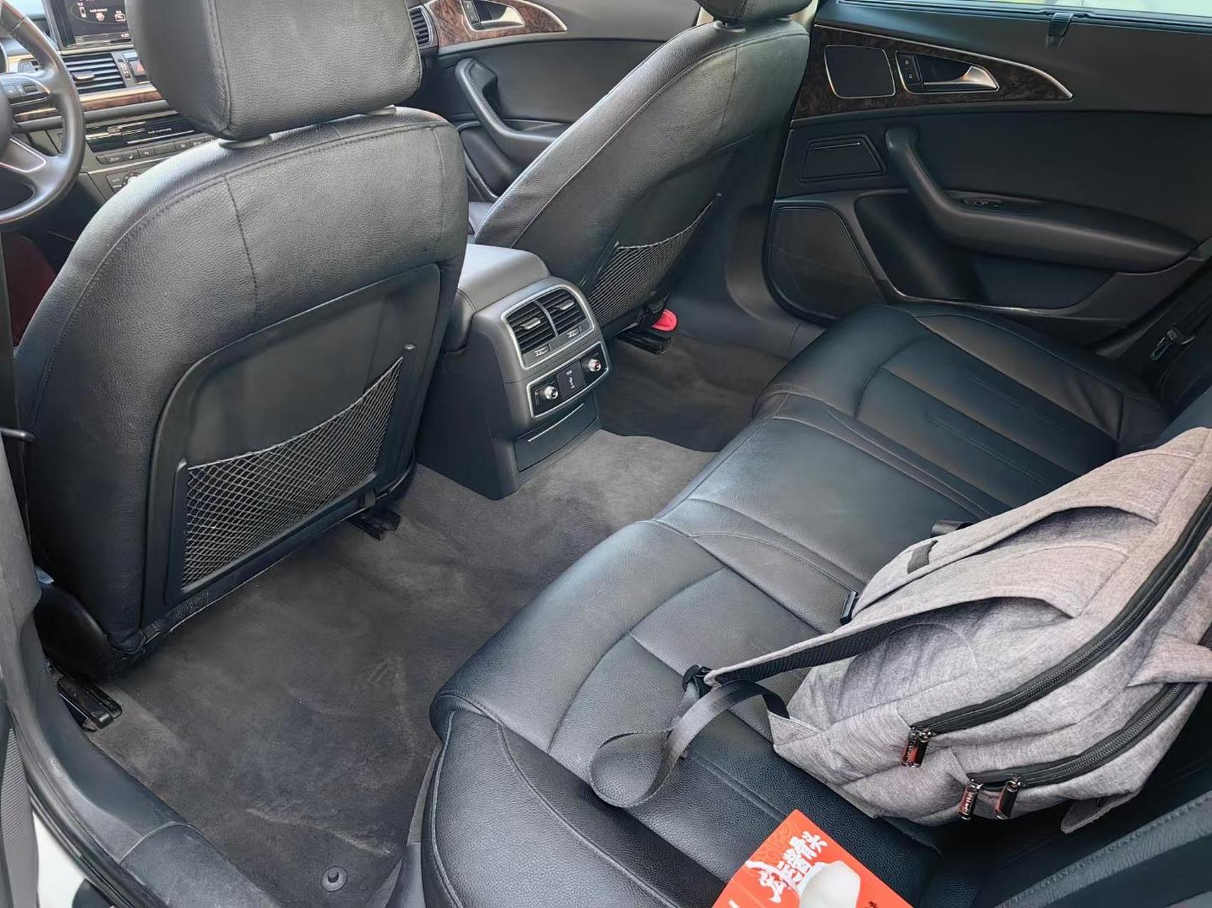 16年奥迪a6白色贴黑膜 1.8ta6子 这价格12.