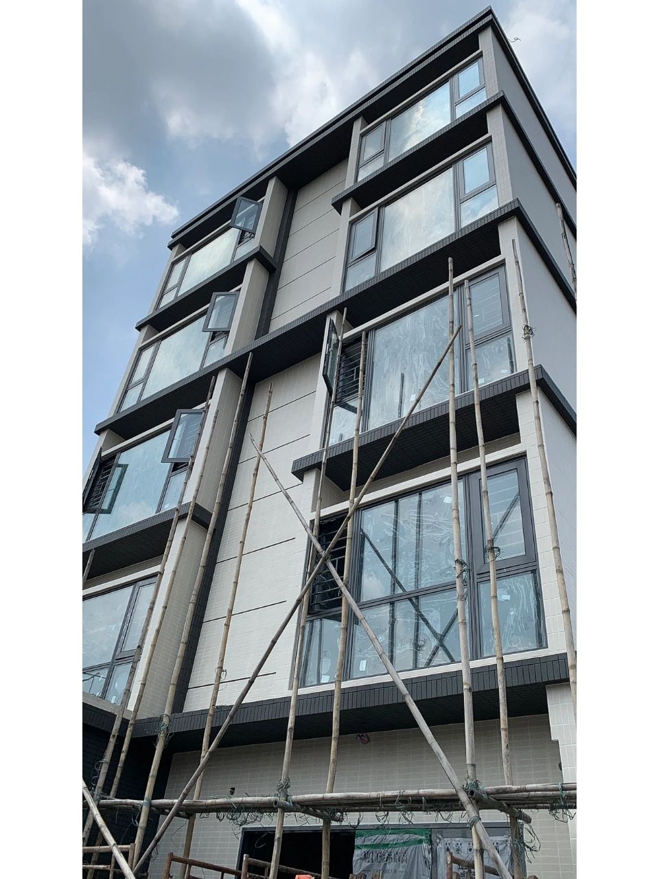 白兔外墙砖|纸皮砖 今日份推荐 45*145mm纸皮砖 	 米白77黑灰极简