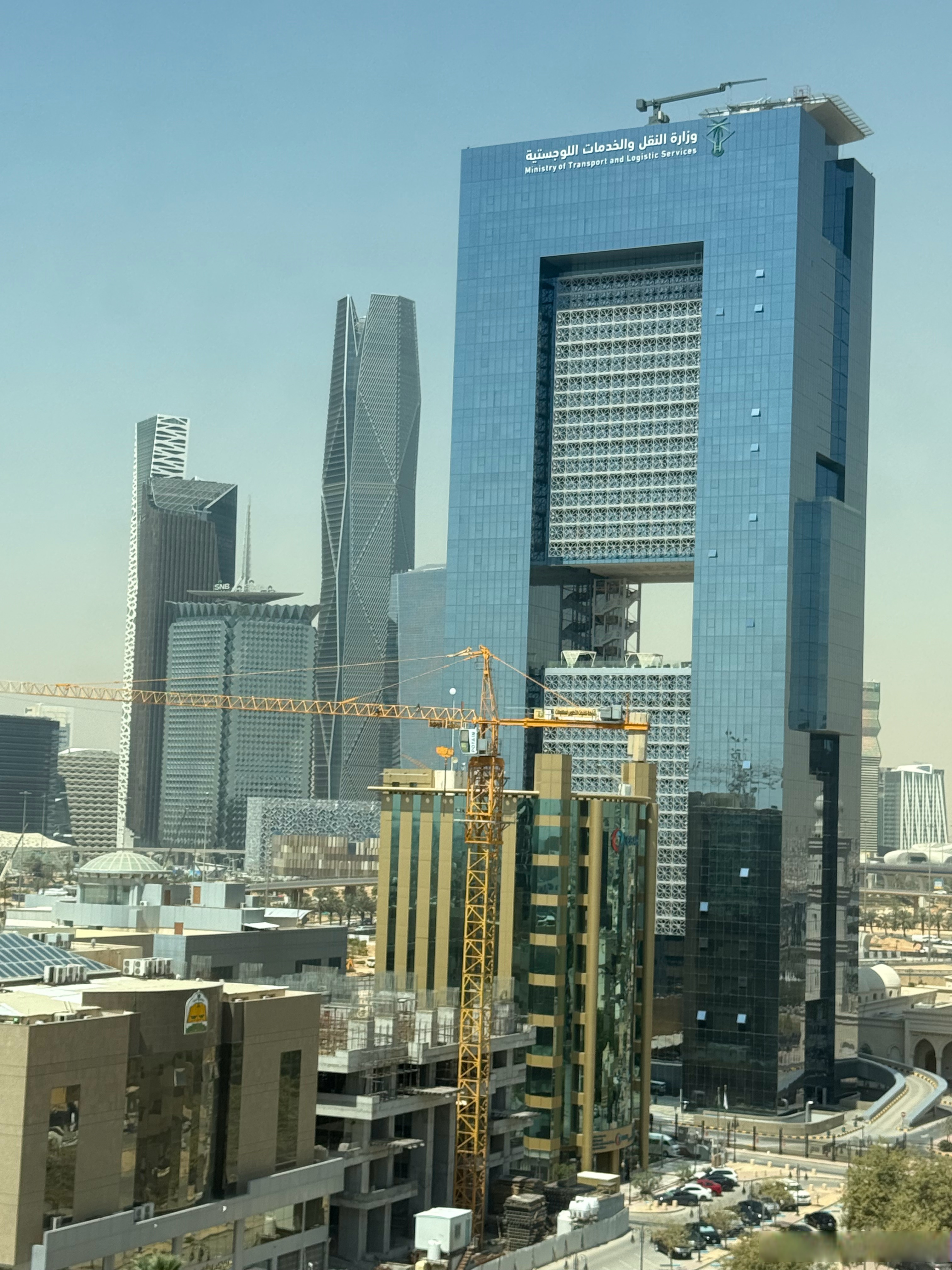 早上好,沙特目前白天气温比较高,但是晚上很凉爽,甚至