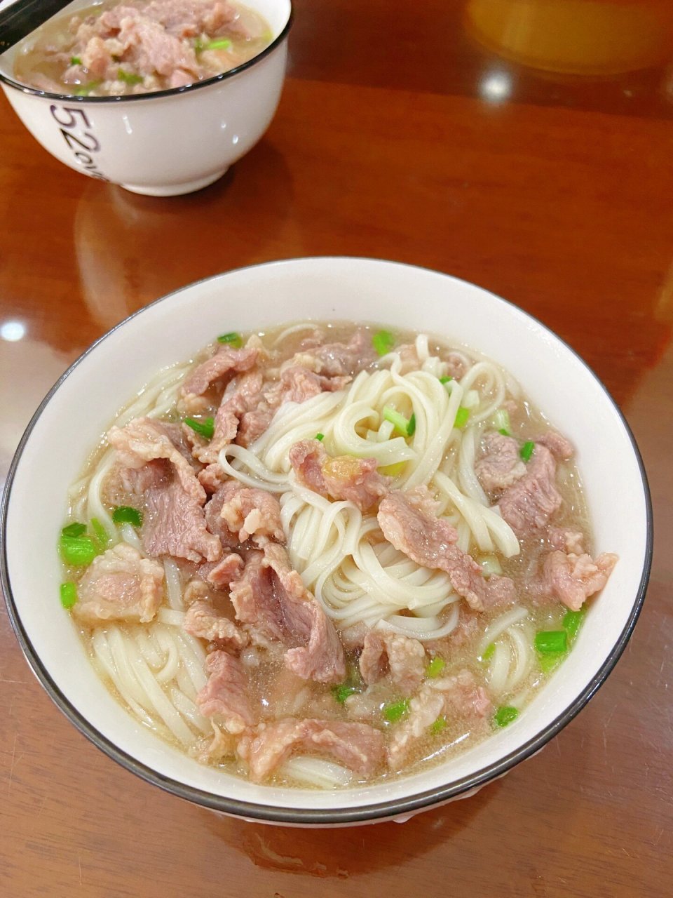 很家常但非常好吃的瘦肉汤面 从小吃到大的味道,很鲜甜,肉片又滑又嫩