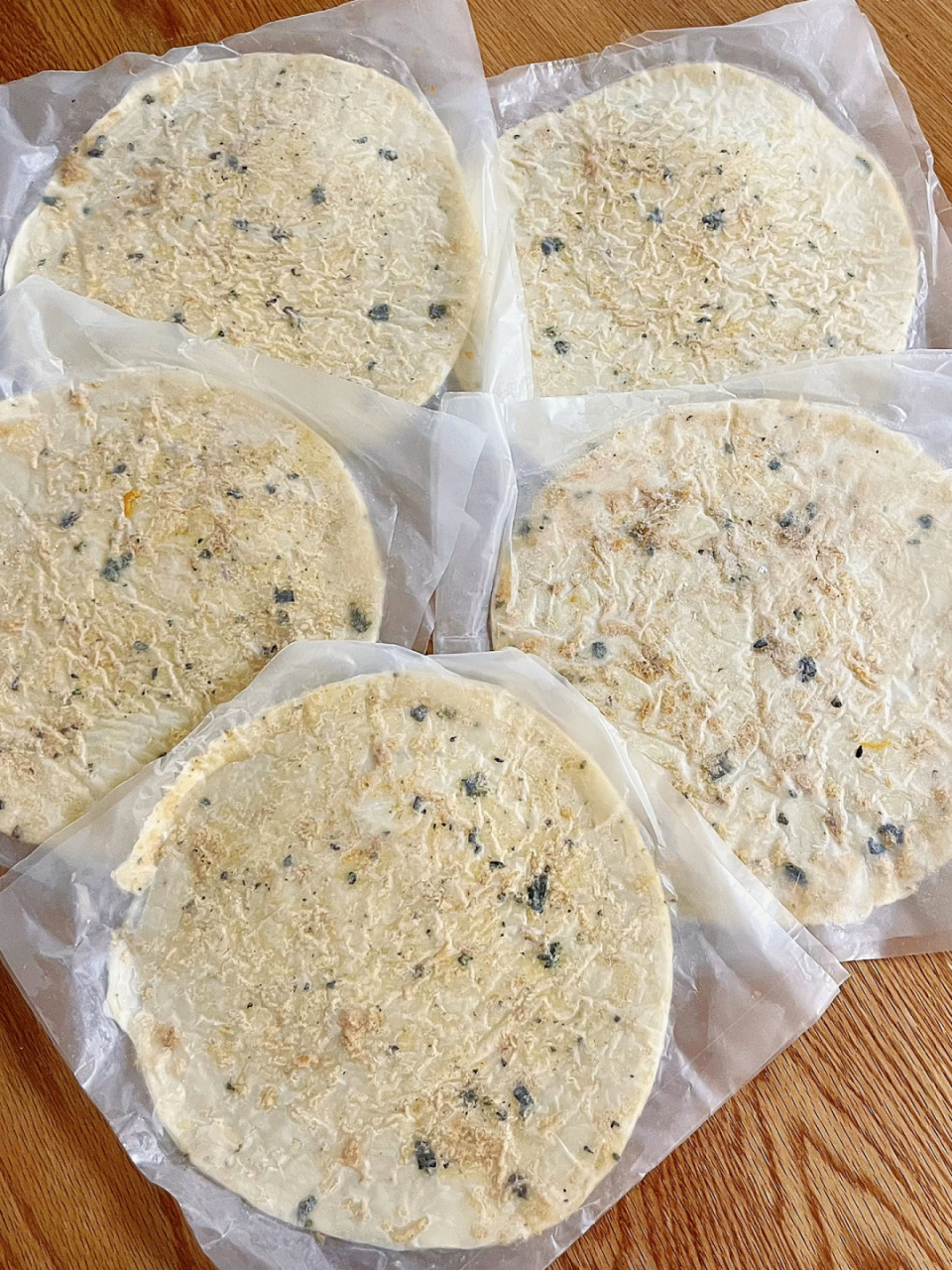 以为手抓饼发霉了09 其实是海苔肉松味的!