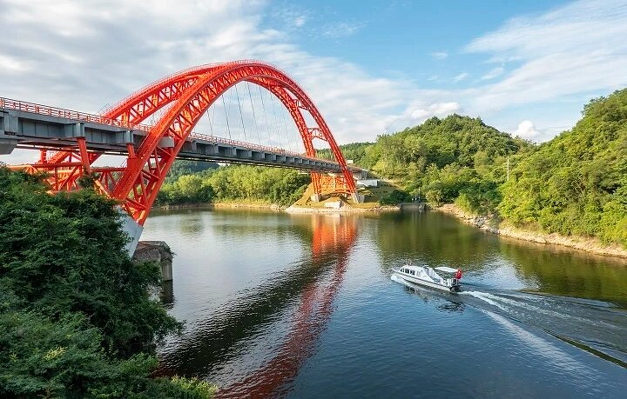 申论里的玉陵湖大桥长啥样 位于贵州省清镇市境内的花鱼洞大桥.