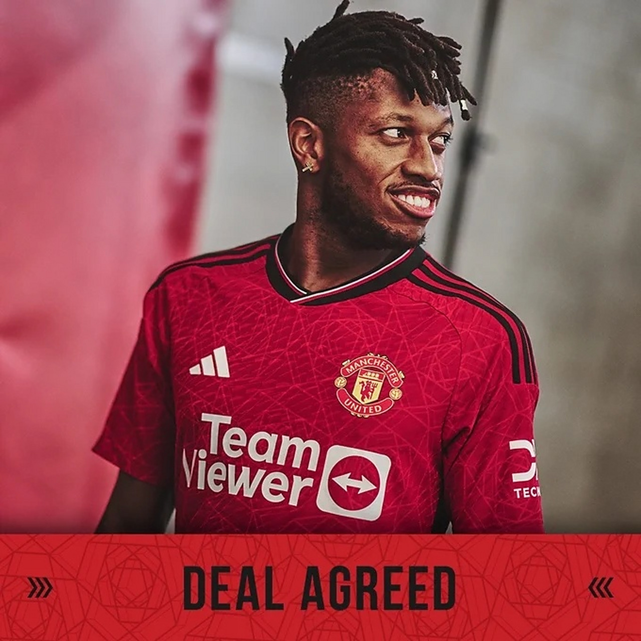 曼联官方宣布,与土超俱乐部费内巴切就巴西中场弗雷德的转会达成协议