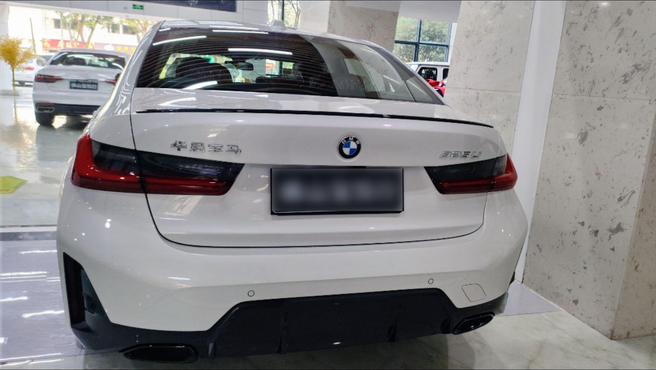 欣赏宝马3系325.配置:2023款325li