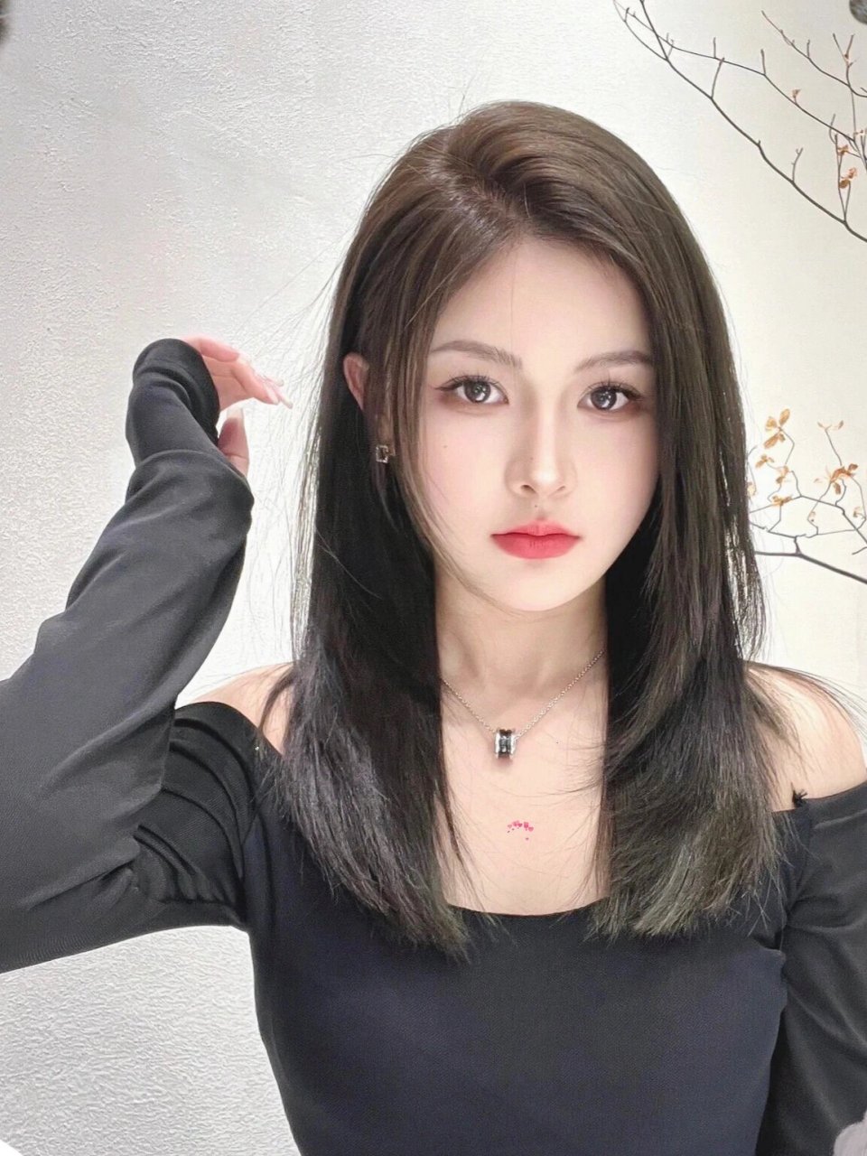 反正我是爱了 圆脸方脸发型参考 78现在都很流行锁骨骨发型的,锁骨