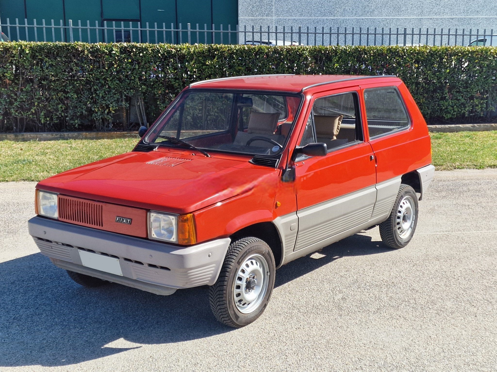 菲亚特熊猫,这车是1982年在意大利上的牌,装备的是652嘻嘻双缸汽油