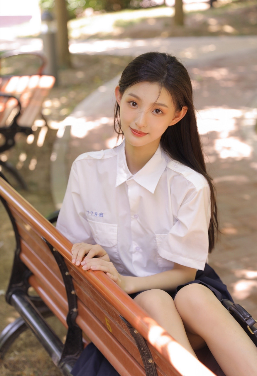 王思洁 出生于2002年9月10日,来自重庆,处女座