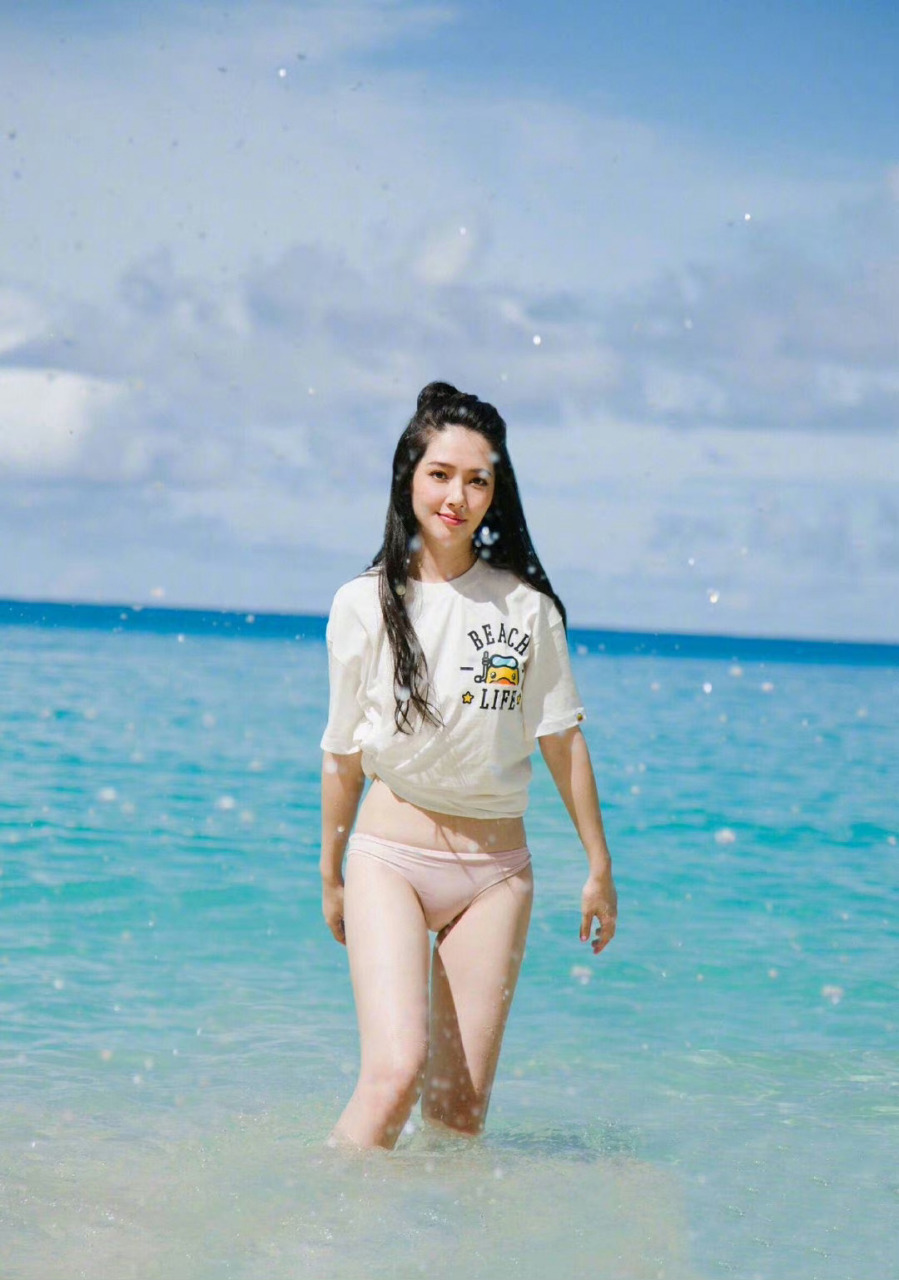 郭碧婷男人装系列写真,当年也是万千宅男的梦啊,现在很少露面了 且看