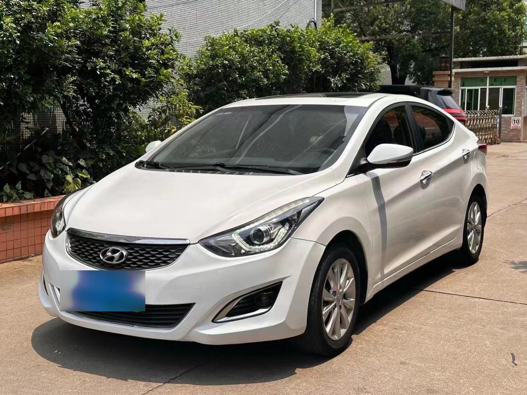 全款4万多包过户,一手2016年现代朗动 尊贵版!1.6排量.自动挡.