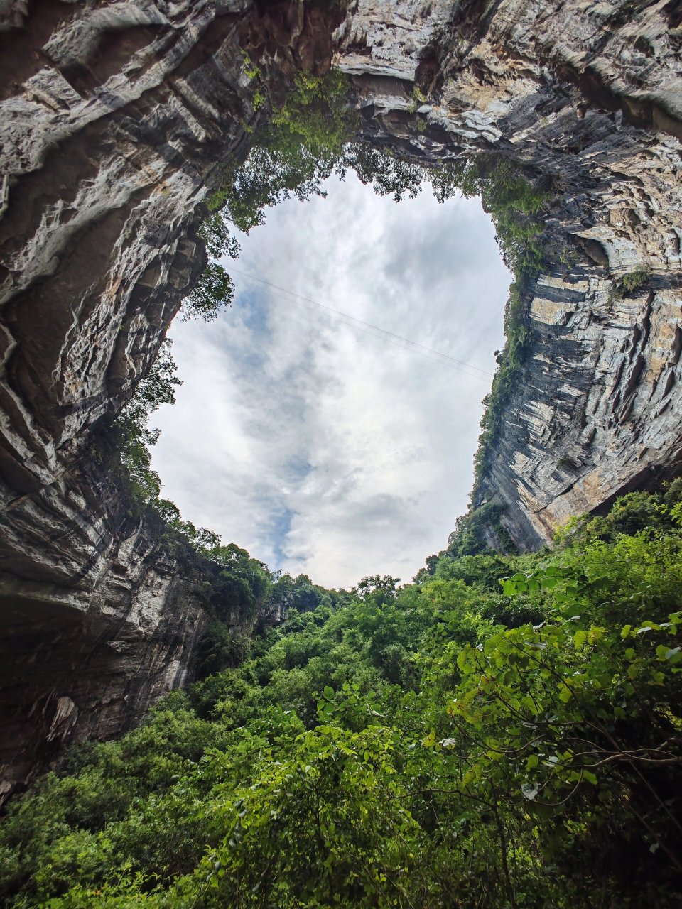 湖南道县月岩 湖南道县月岩 月岩在湖南道县城西20公里处.