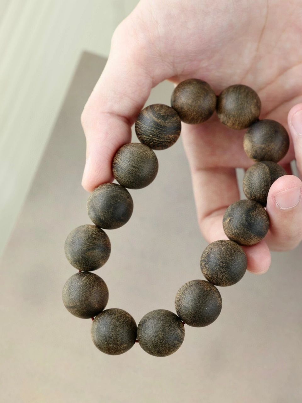 文莱沉香"16mm手串" 九分沉,天然结香,触感温润,香韵独厚,清闻甘甜又