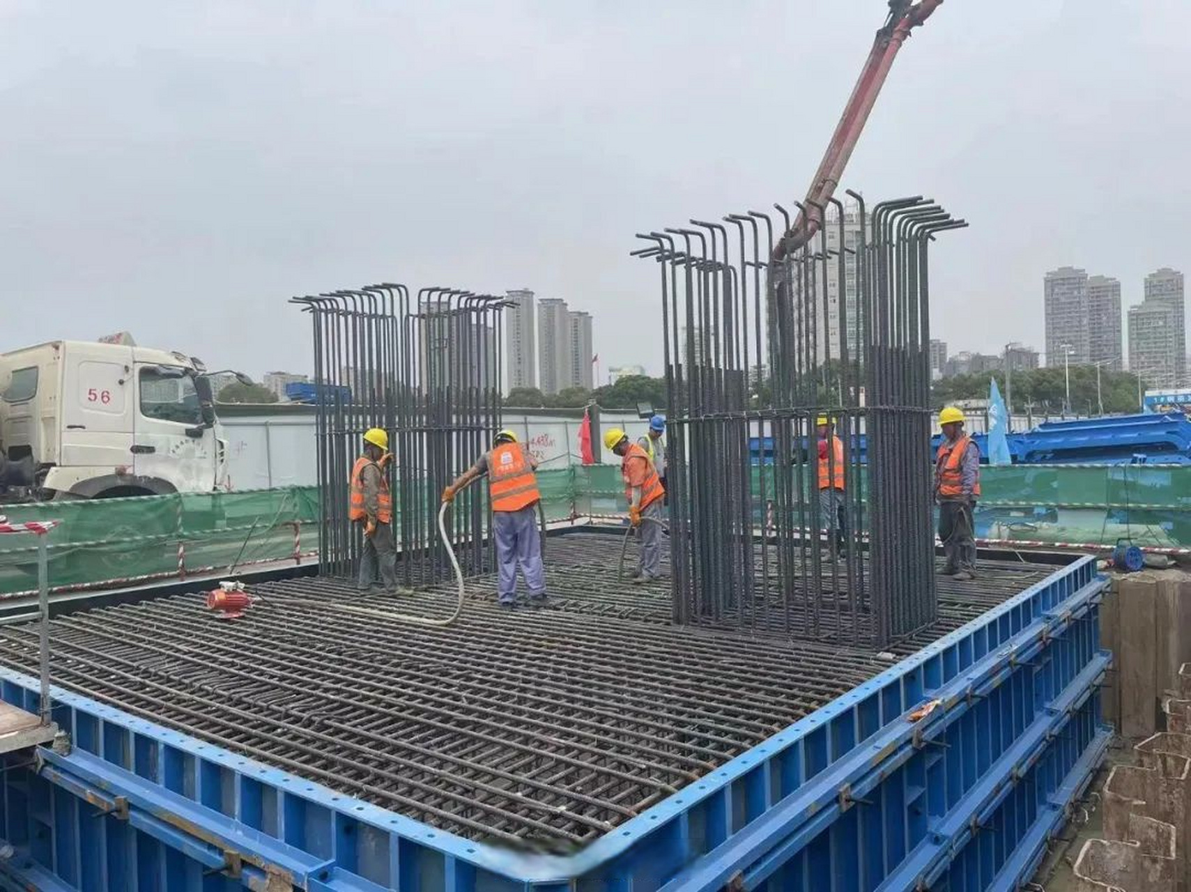 近日,由温州市城发集团所属基础公司承建的沿江快速路一期东段i标段