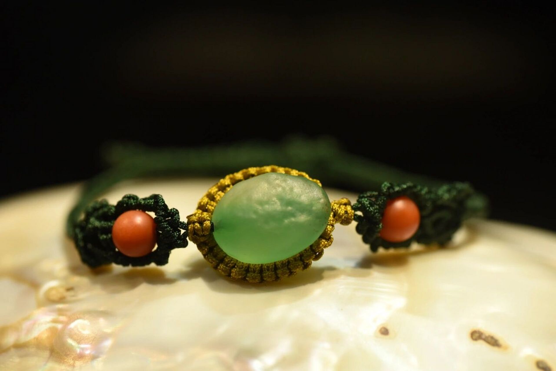 这款阿拉善绿玛瑙原石非常美 这款阿拉善绿玛瑙原石非常美,到底能干嘛