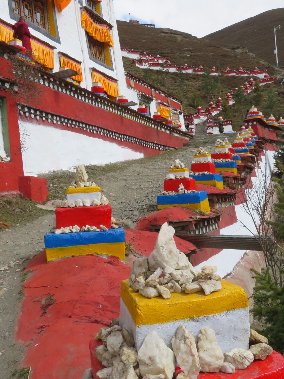 隆寺～西藏噶举派第一座寺庙  不丹边境之地的洛卓窝隆寺也叫卓瓦隆寺