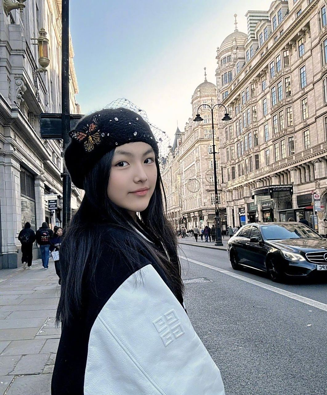 王诗龄粉色抹胸纱裙#速速集结,赶紧让我们一起来看一看,这个可爱的小