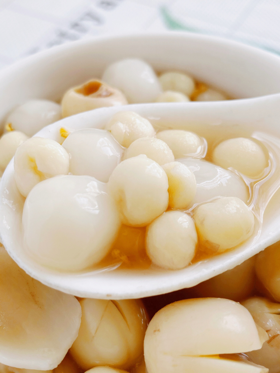 健脾补肾 | 鸡头米——桂花莲子鸡头米红糖 鸡头米,学名叫芡实,因果球