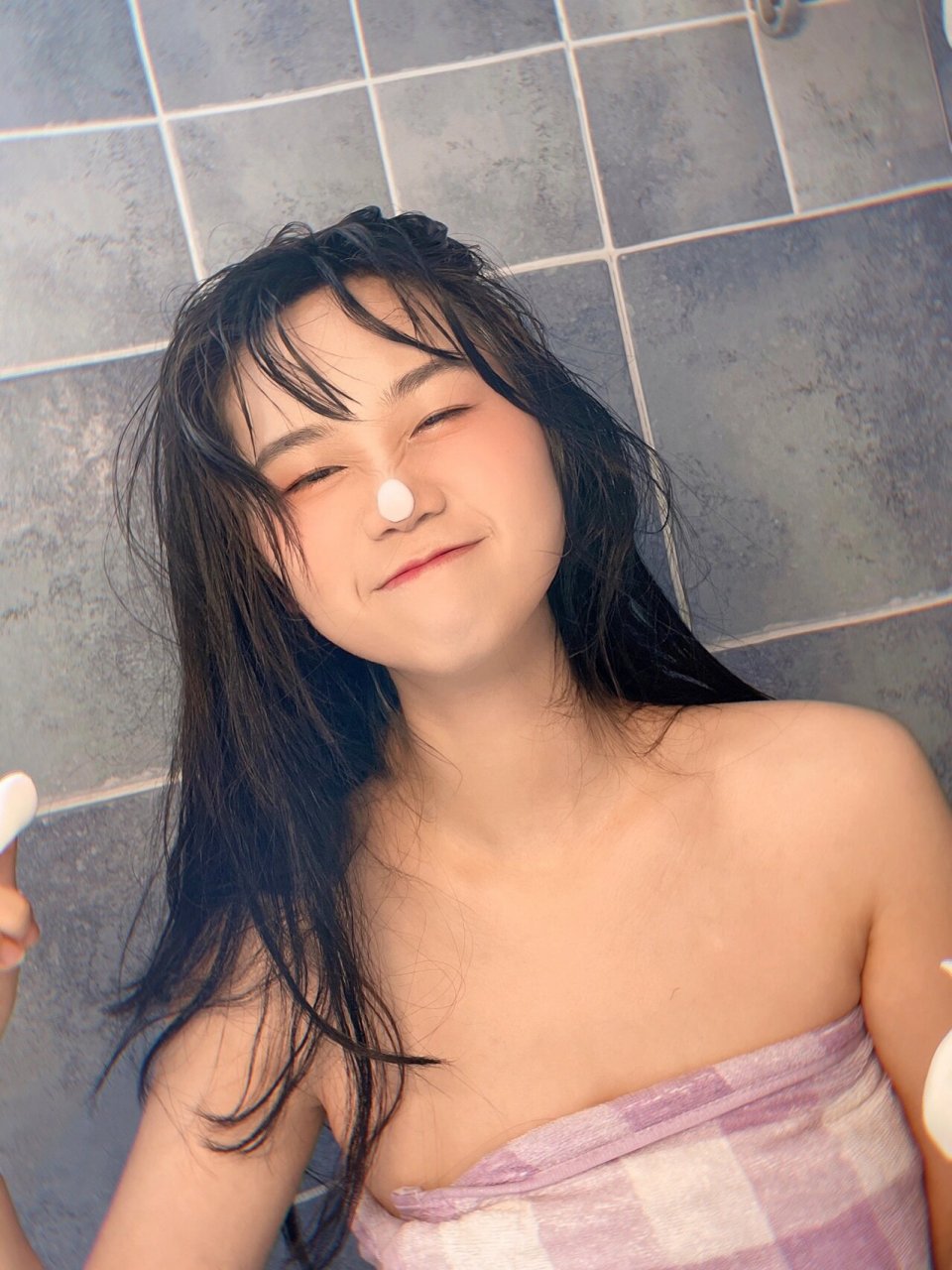 居家自拍 | 零成本拍日系浴室大片浴室写真 需要一些泡泡和打湿的头发