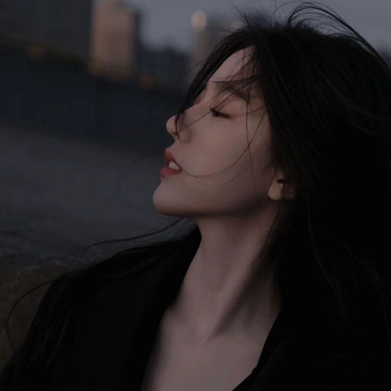 黑色酷酷女生头像