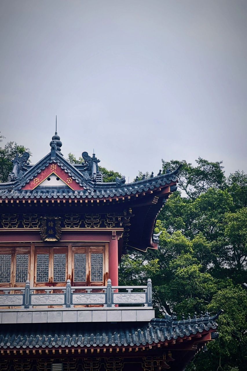柳州开山寺 | 听寺庙里的禅音 柳城凤山县的开山寺,每逢初一十五都会