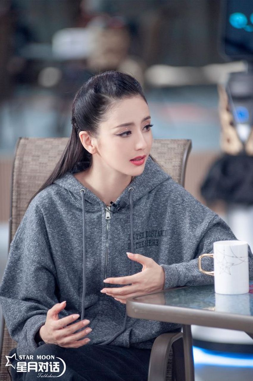 佟丽娅 x #星月对话#  秋天的第一份祝福送给美丽的@佟丽娅 ,如夏