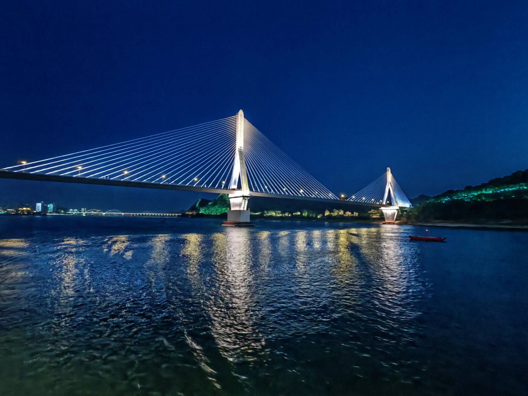夜游长江三峡 长江三峡夜景真是美 随手一拍都可以当背景墙