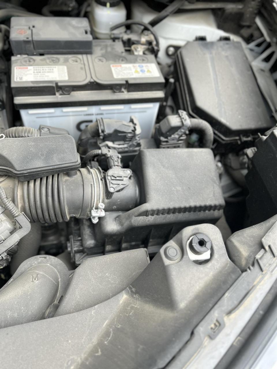 继续努力工作,丰田奕泽做个保养,更换丰田原厂0w20全合成机油,更换原