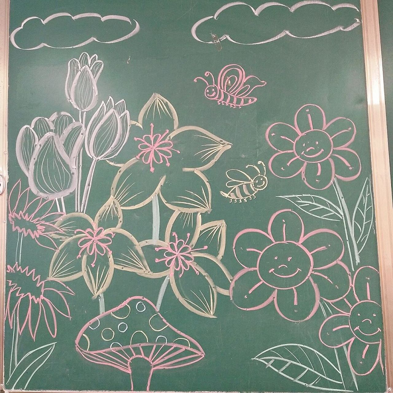 小学二年级美术课《茂密的花》 #黑板画# #简笔画# #小学美术# #简笔