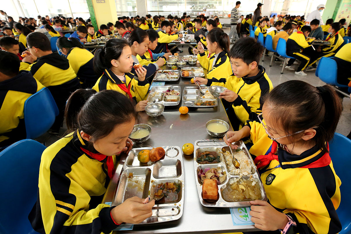 这背后是教育投入的缺失,还是对孩子们健康的漠视?