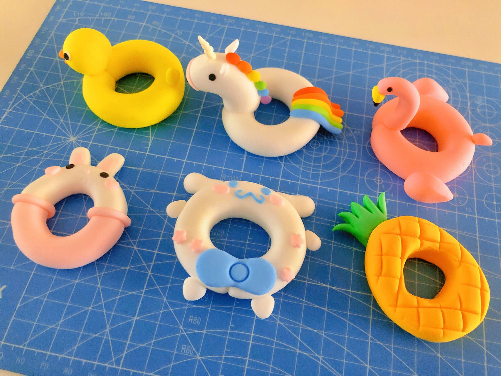 手工丨超轻黏土夏日游泳圈准备好了吗95 夏日泳池里的游泳圈,是夏天