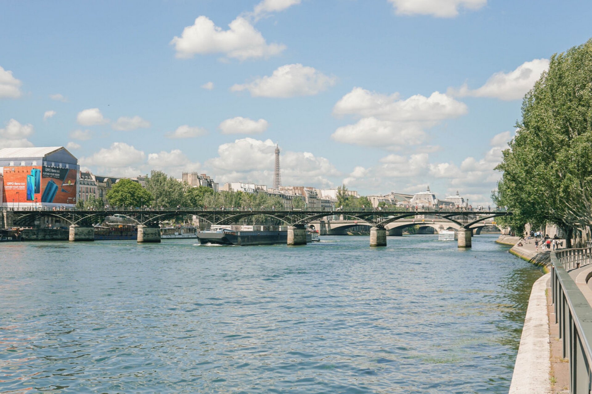 塞纳河的桥 最古老的桥——新桥 与名字寓意相反,新桥反而是巴黎最古