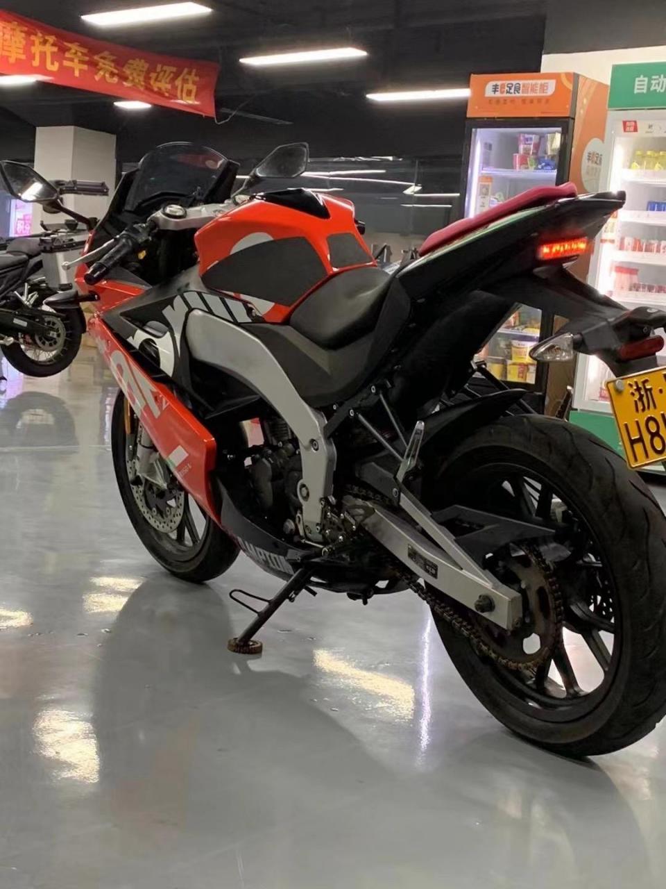 21年阿普利亚gpr150abs顶配版  行驶6900公里 万转小钢炮  性价比高