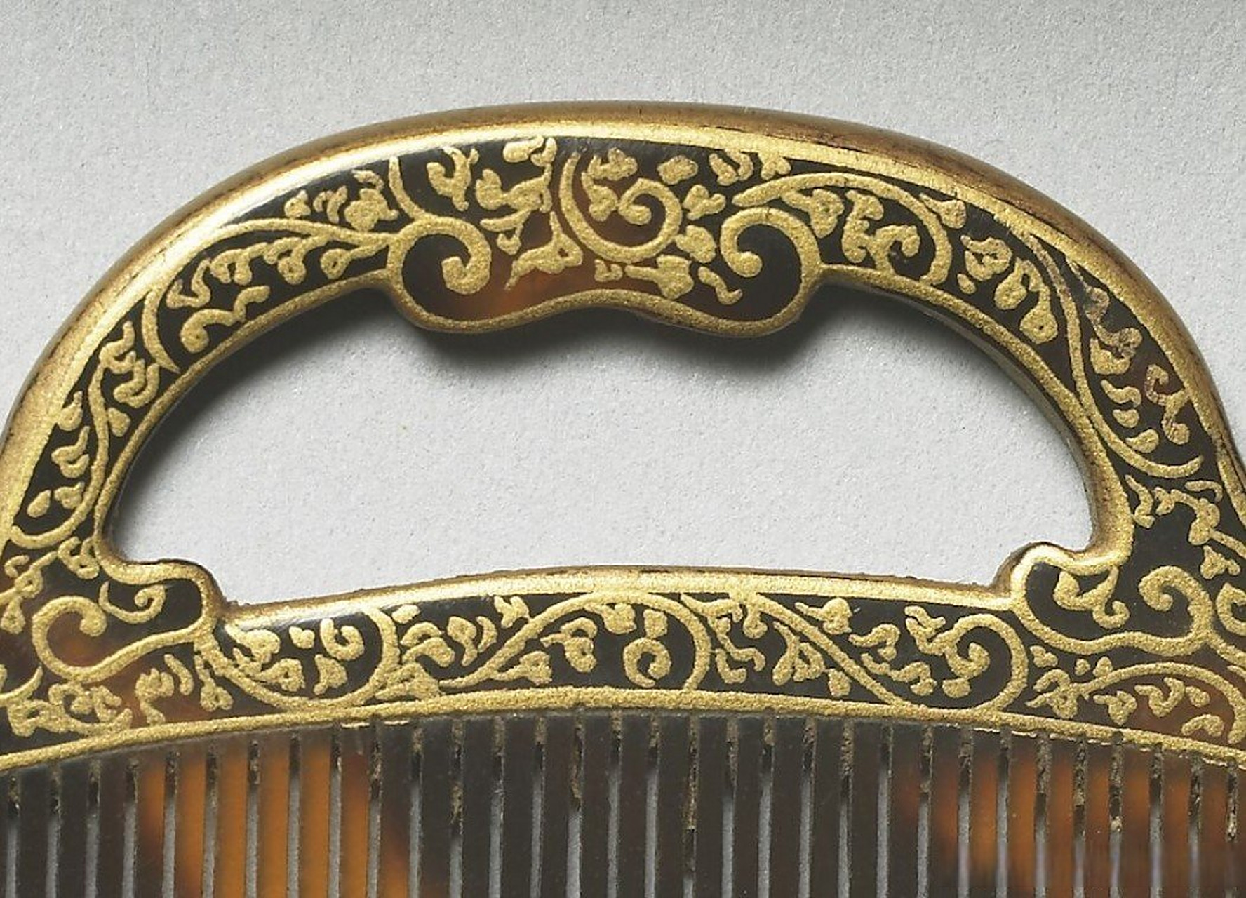 乾隆收藏的"日本玳瑁小梳".