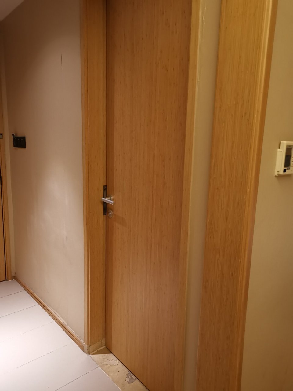 全季酒店 竹木木饰面板,同款颜色木门