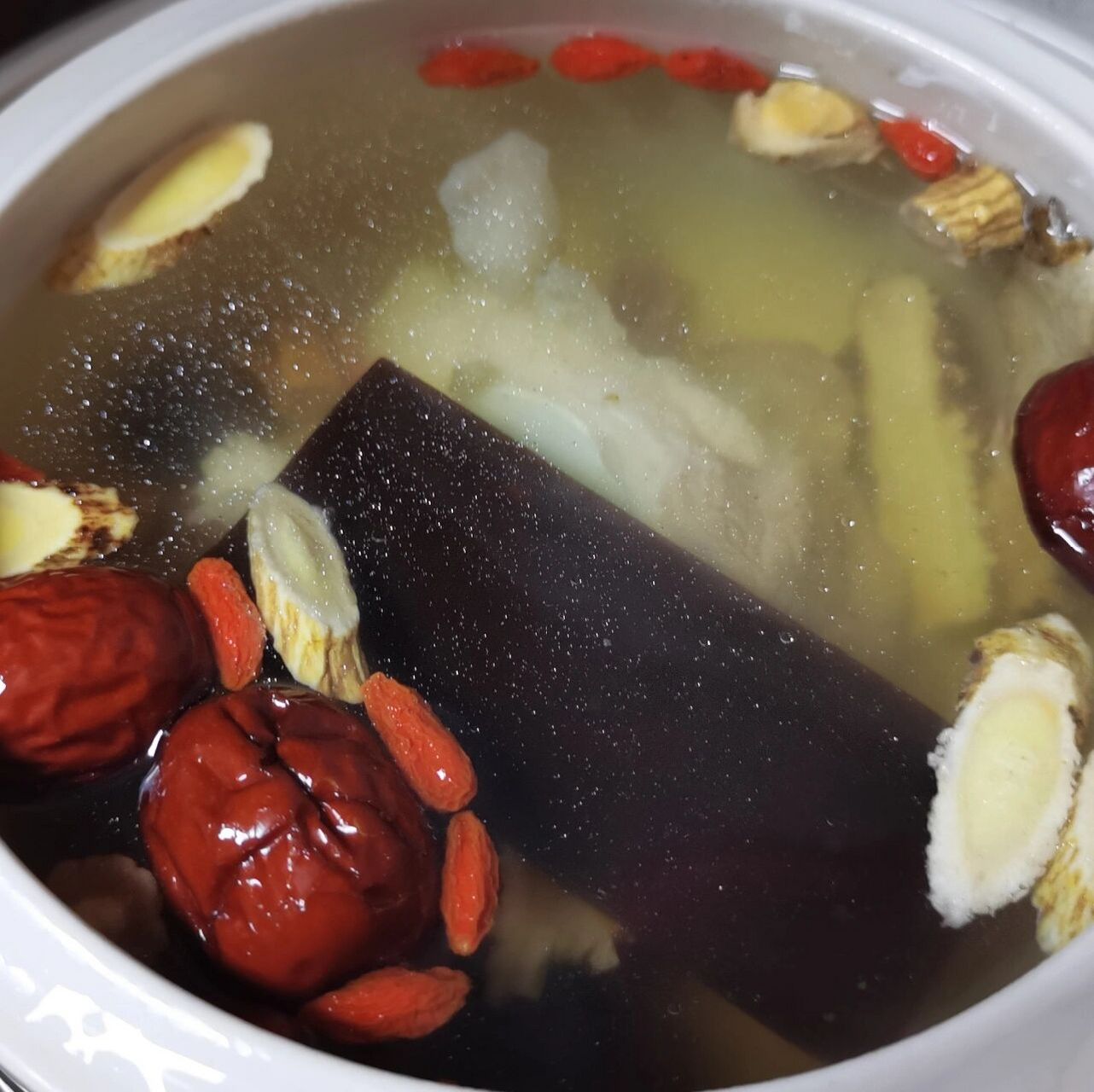 阿胶炖鸡汤丨缓解m前偏头痛改善气血不足 每次亲戚走后都会安排的阿胶